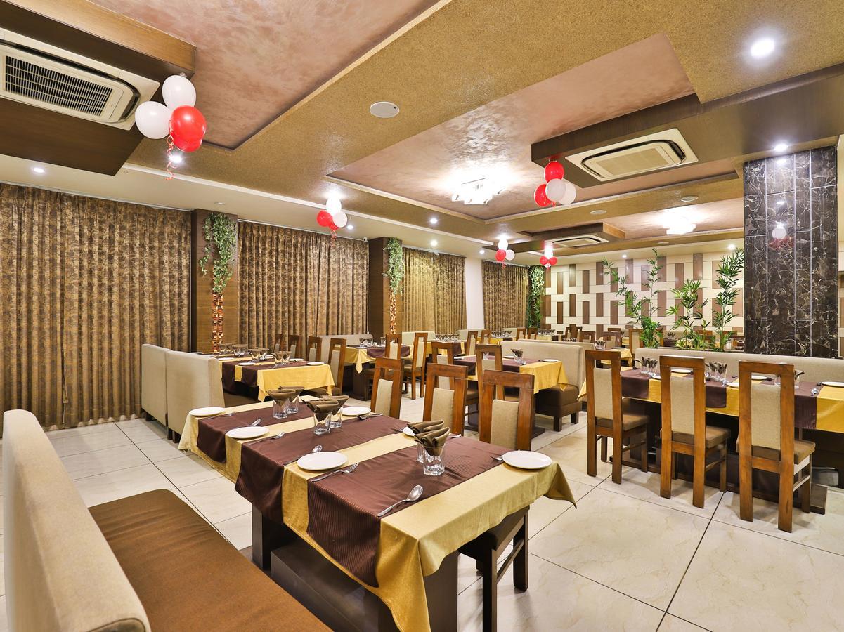 Oyo 13253 The Grand Vinayak Hotel Ahmedabad Exterior foto
