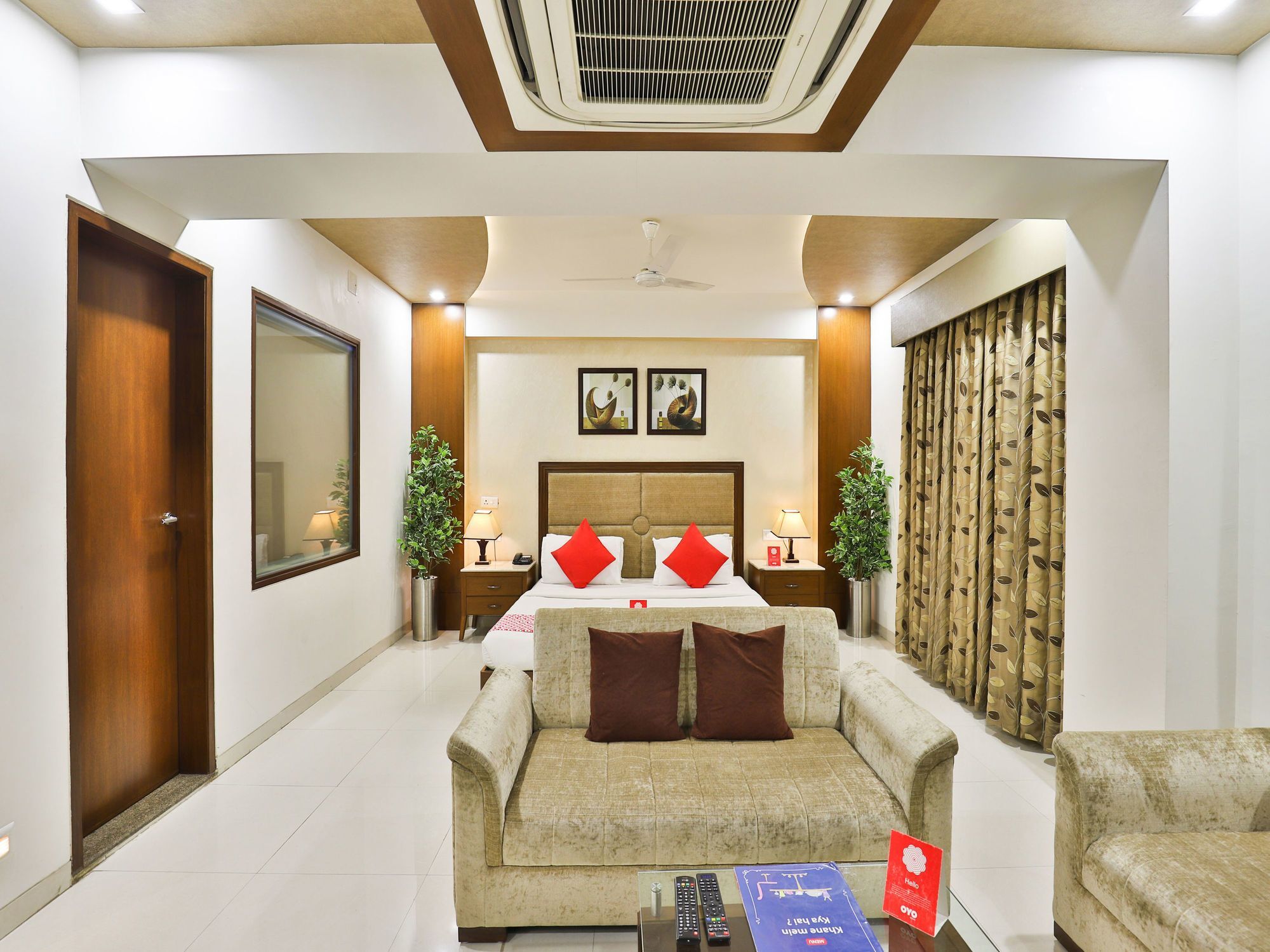 Oyo 13253 The Grand Vinayak Hotel Ahmedabad Exterior foto