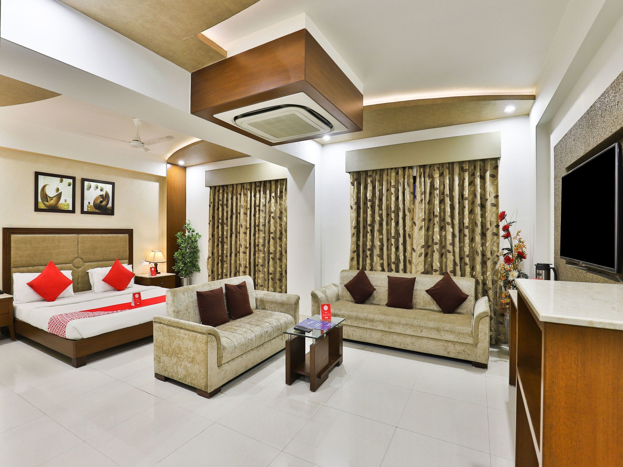 Oyo 13253 The Grand Vinayak Hotel Ahmedabad Exterior foto