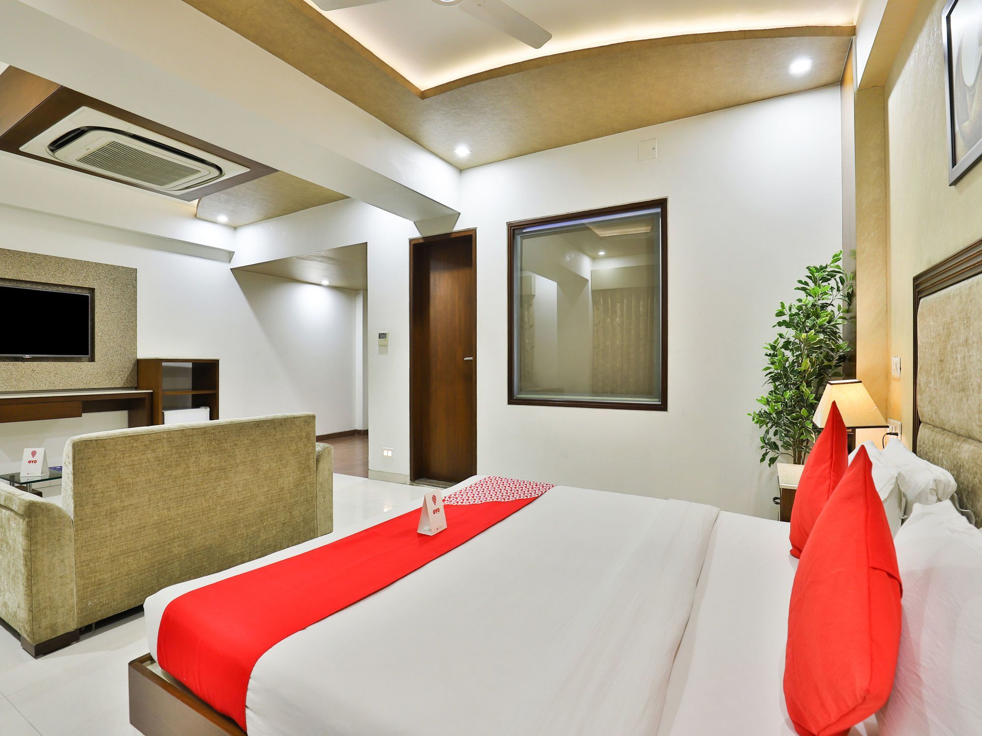 Oyo 13253 The Grand Vinayak Hotel Ahmedabad Exterior foto