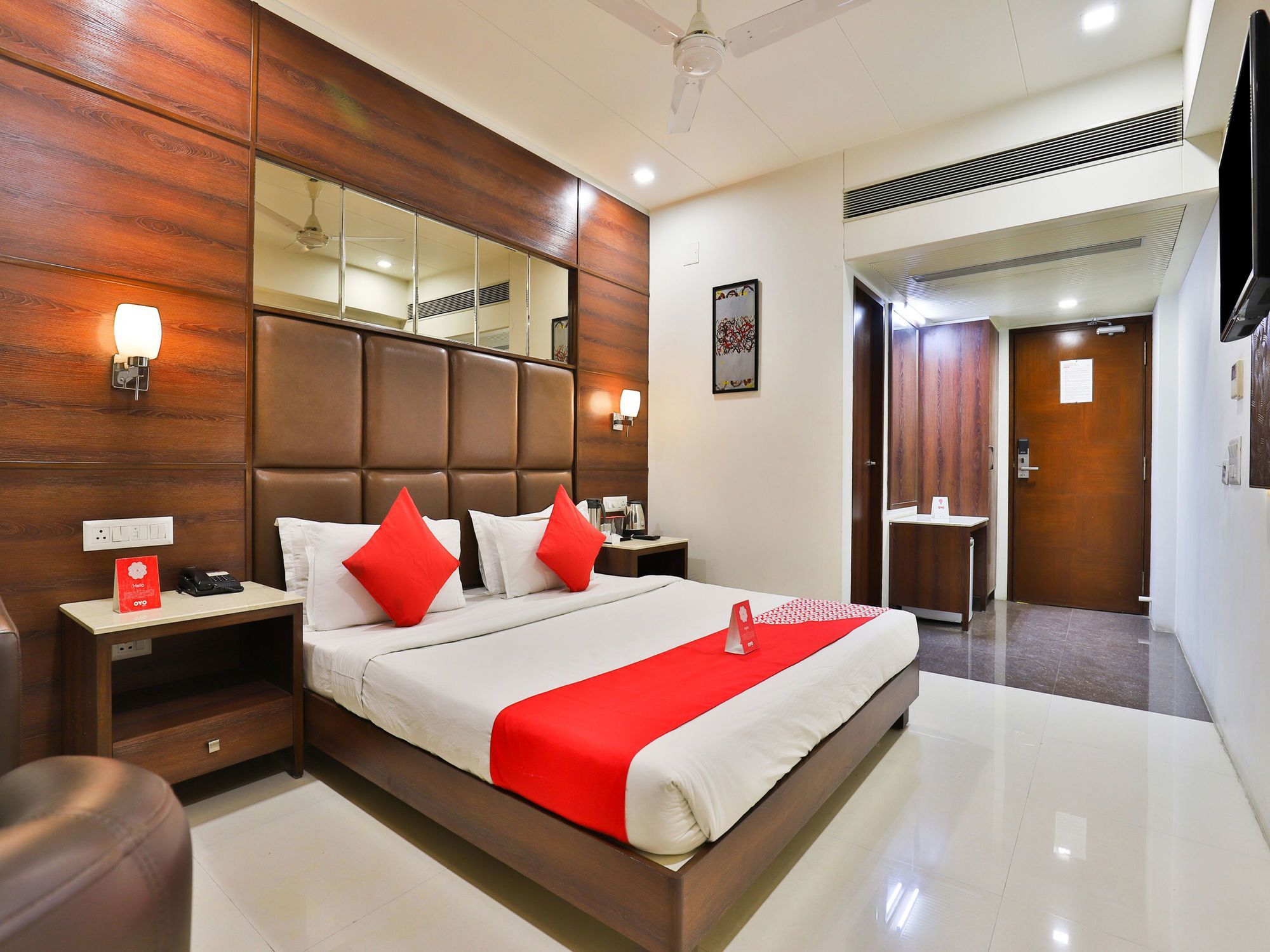 Oyo 13253 The Grand Vinayak Hotel Ahmedabad Exterior foto